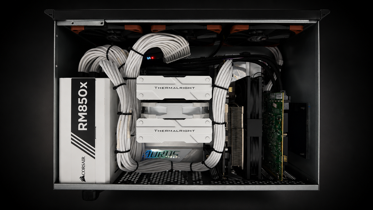 Interno del rack Nerd Force One con storage, switch e cablaggi Nerd Company