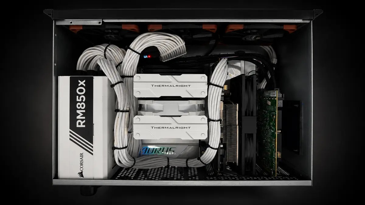 Interno del rack Nerd Force One con storage, switch e cablaggi Nerd Company